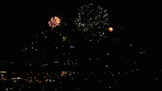 夜空中的烟花视频素材模板下载