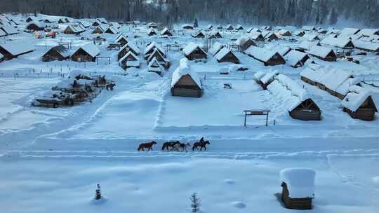 新疆冬季旅游 禾木 村庄雪山