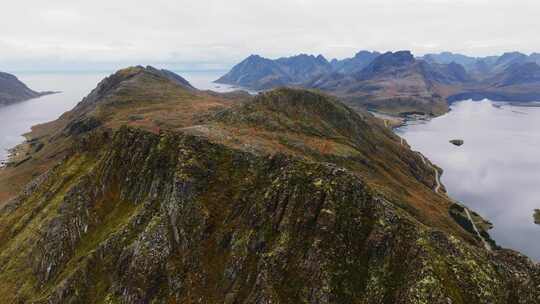 挪威罗弗敦山的挪威全景鸟瞰展示海景和坚固