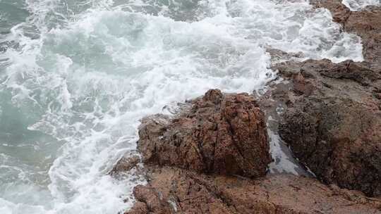 深圳海岸线-大梅沙礁石风起浪涌