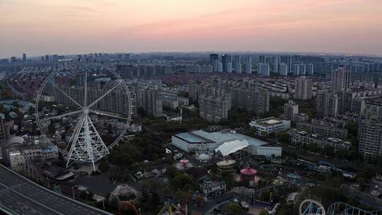 上海疫情，梅陇镇锦江乐园晚霞空无一人视频素材模板下载