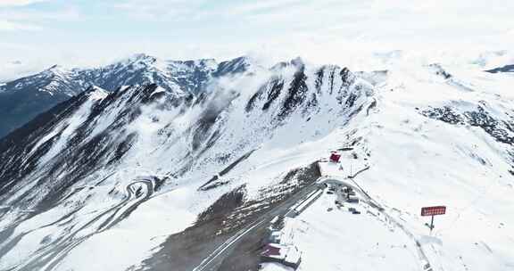 航拍冬季夹金山风景川西高原雪山景色迷人