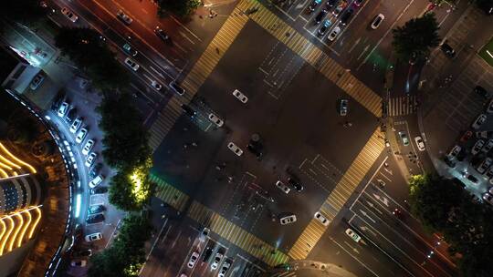 夜晚车流通过的十字路口合集