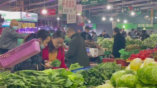 菜市场农贸市场买菜的人变焦