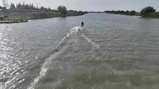 航拍动力冲浪板湖泊水面水上运动