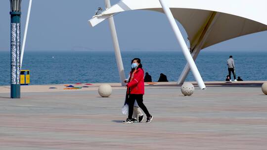 烟台滨海广场景区的游人