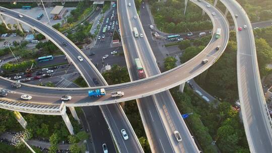 城市交通道路车水马龙