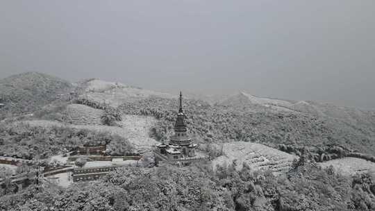 航拍杭州径山寺中式古建筑寺庙山顶森林雪景