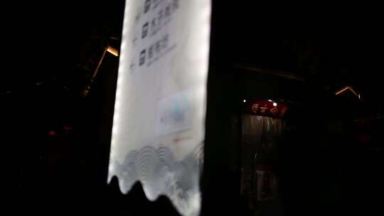 老街中灯光指示牌视频素材模板下载