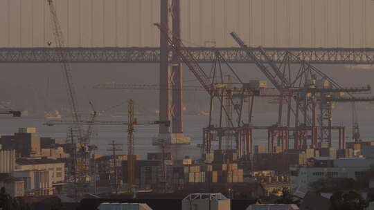 集装箱港口和汽车桥视频素材模板下载
