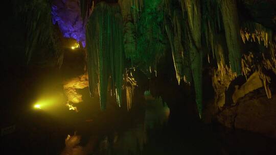 喀斯特地貌充水溶洞内水面稳定器拍摄