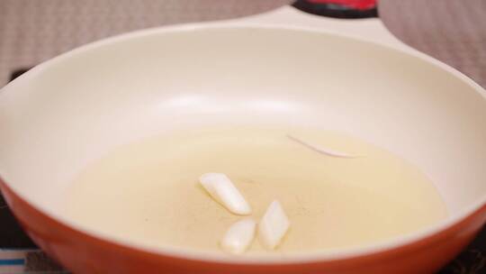 葱姜蒜香料炝锅 (2)