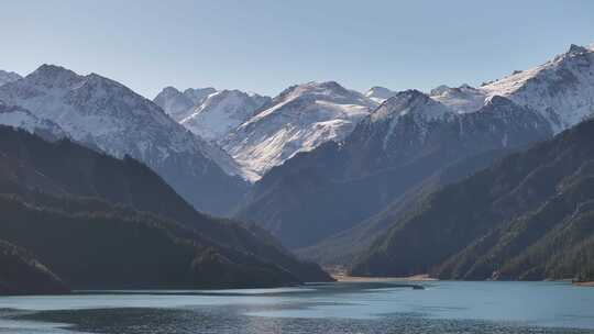 天山天池秋景航拍