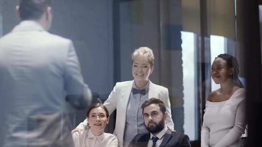 【合集】商务办公开会讨论合作