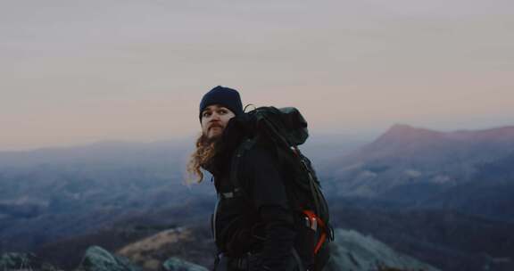 山中徒步旅行者