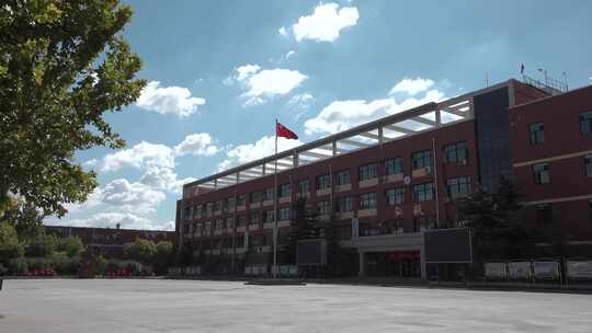 中小学校园蓝天白云延时视频素材模板下载