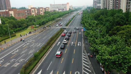 上海疫情结束马路车辆行驶航拍