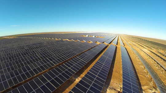 北开普省的太阳能电池板农场视频素材模板下载