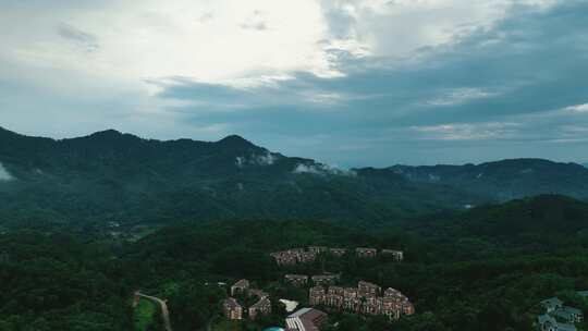 五指山山林间住宅区鸟瞰