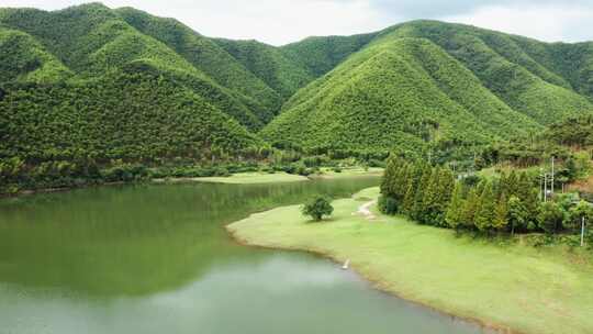 浙江湖州安吉赋石水库小杭坑露营地航拍视频素材模板下载