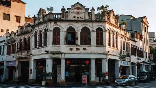 街角的老建筑骑楼画面