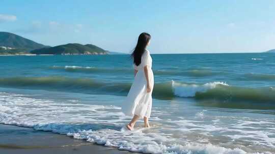 站在海边的女生思念失意放空自己