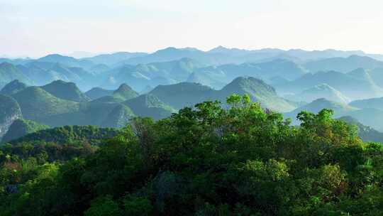 航拍雄伟壮阔的群山