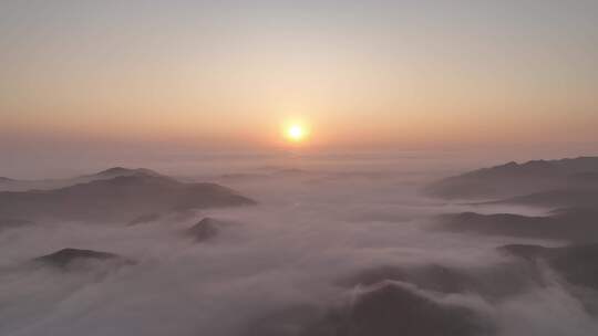 航拍千山云海朝阳