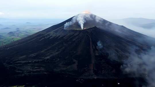 火山爆发火山喷发岩浆熔岩