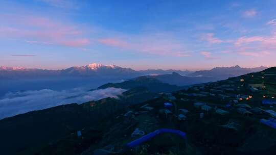 清晨云海日出云层山顶山林山峰云雾缭绕风景