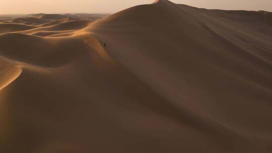 沙漠行走、风沙、壮阔