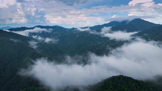 航拍山川云雾森林自然风光大气片头风景视频