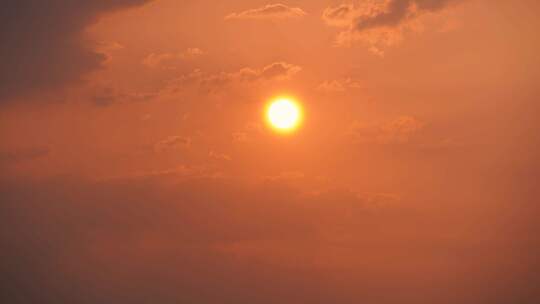 黄昏天空日落延时太阳云层夕阳特写时间流逝