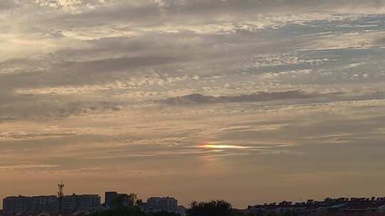 湖面日落晚霞夕阳倒影火烧云实拍视频素材模板下载