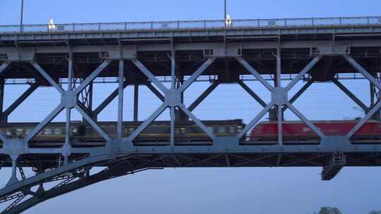 南京长江大桥火车通行视频素材模板下载