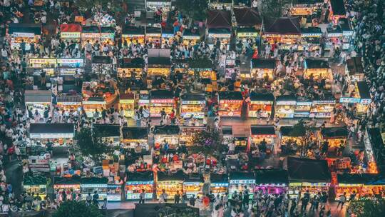 广西柳州风情港夜市小吃摊人潮延时摄影