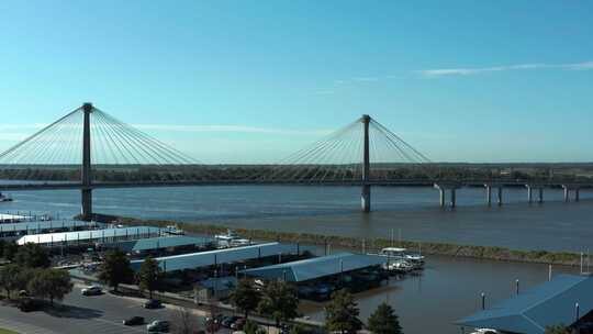 伊利诺伊州奥尔顿密西西比河上的克拉克桥视频素材模板下载