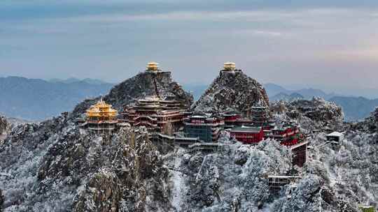 雪后壮丽的道教圣地老君山