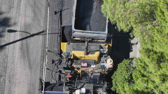 沥青摊铺设备在城市道路施工中的应用
