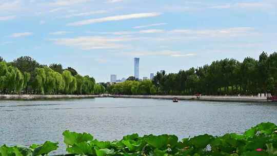 蓝天白云北京什刹海天际线中国尊风景