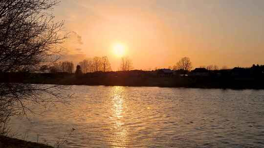 河上日落