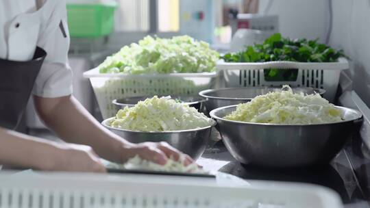 食堂大锅饭厨师做大锅饭