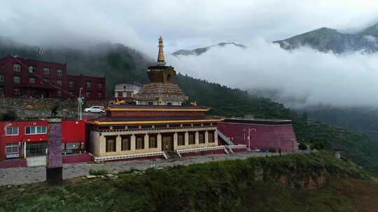 西藏318雪山草原河流寺院沿途风光