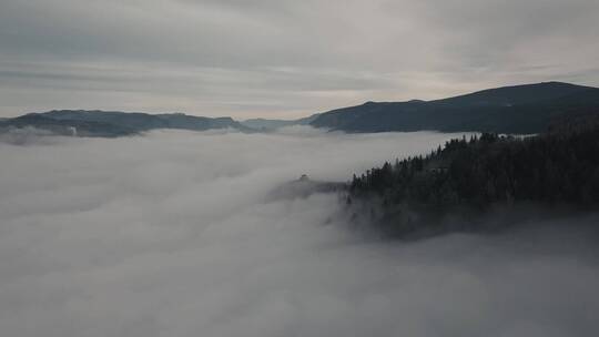 云雾缭绕的山峰视频素材模板下载