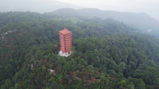 航拍缙云山雾气缭绕，仿佛踏入了天宫仙境。