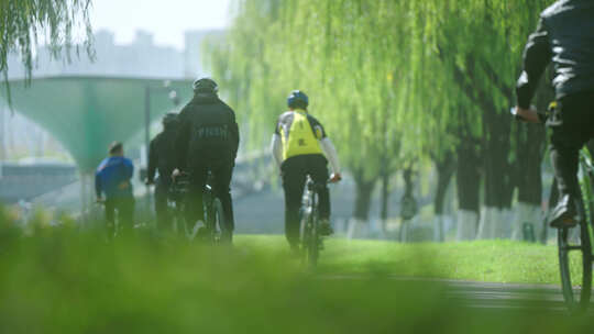 公园自行车道上骑自行车的人视频素材模板下载