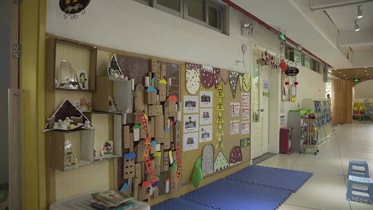 幼儿园小学生读书环境 书包校园角落 实拍视频素材模板下载