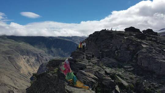西藏山南市洛扎县拉康镇高山悬崖航拍视频素材模板下载