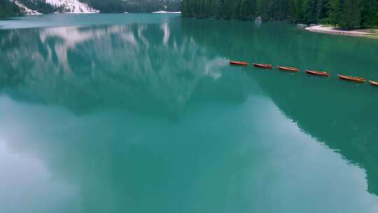 航拍湖泊山脉视频素材模板下载