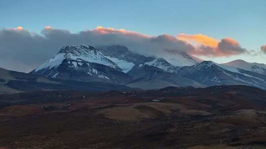 西藏阿里地区纳木那尼峰高山日落高空航拍